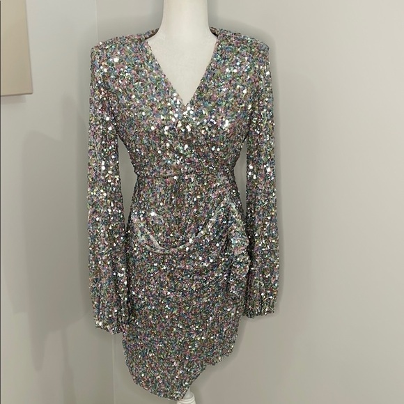 Beulah Dresses & Skirts - Beulah Silver Sequin Bodycon Dress with Bishop Sleeves